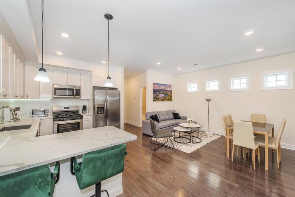 Stylish Chic Condo Nyc At Fingertips North Bergen Bagian luar foto