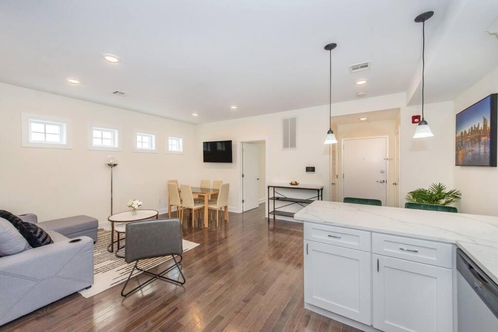 Stylish Chic Condo Nyc At Fingertips North Bergen Bagian luar foto
