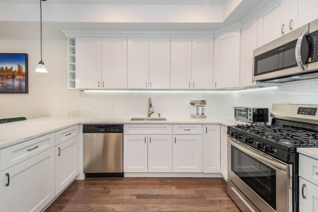 Stylish Chic Condo Nyc At Fingertips North Bergen Bagian luar foto